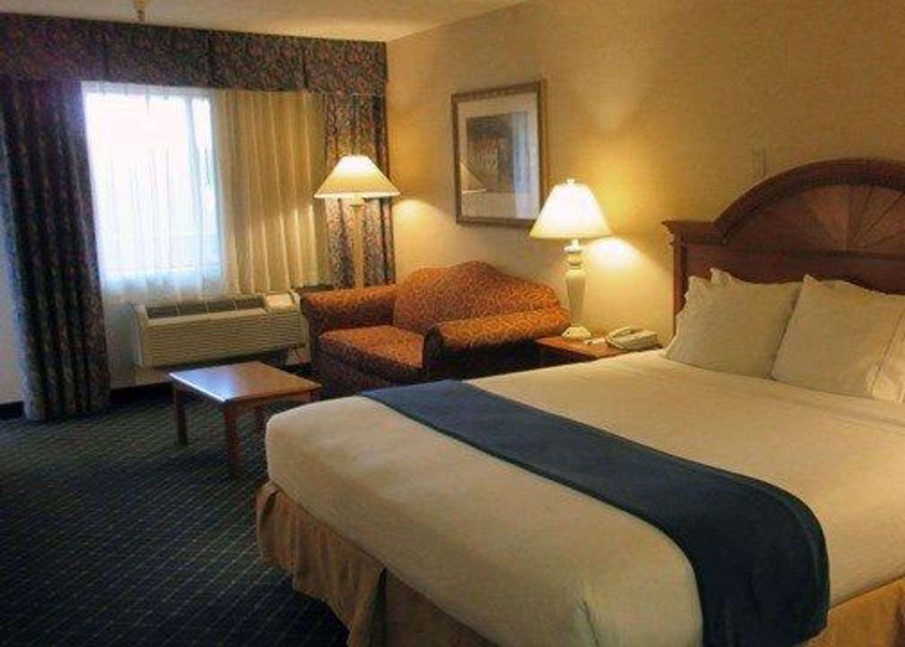 Spark By Hilton Santa Nella Luaran gambar